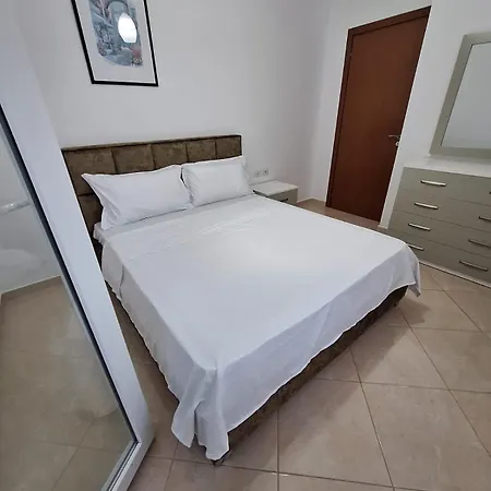 Samuel 2 Apartment