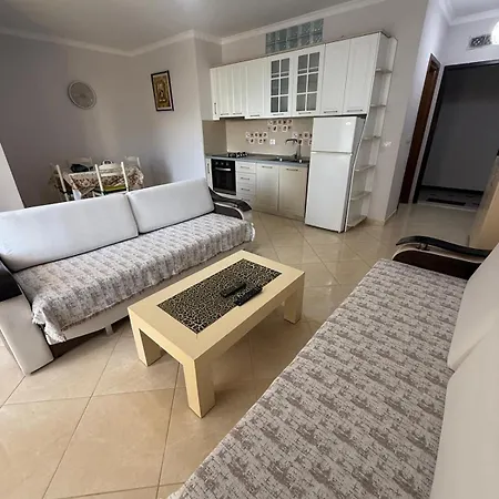 Samuel 2 Apartment *